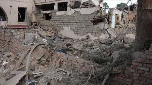 Armenia continua a bombardare i civili