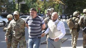 Ukrainada hökümet binasyna granat bilen giren adam göz tussaglygyna alyndy