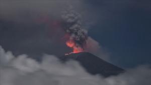 Entra en erupción el volcán Whakaari en Nueva Zelanda