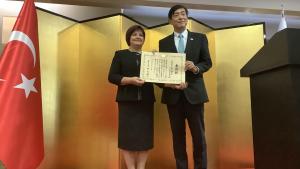 設立50周年 日土婦人友好文化協会に令和初の外務大臣表彰授与式