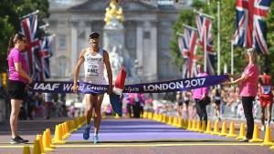 【世界陸上】 50キロ競歩世界最年長のチャンピオン誕生 大会新記録で金メダル 日本は銀と銅