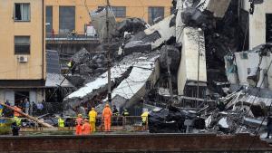 Decenas de muertos en derrumbe de puente en Italia