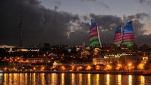 Binalarda Azärbaycan bayrağı tösläre