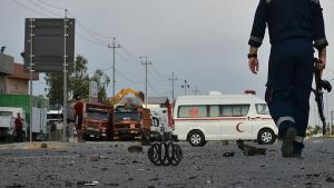 Yrakda bomba ýüklenen ulag bilen guralan hüjümde 5 adam ýogaldy