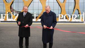 Presidenti Erdogan në Azerbajxhan, përuron Aeroportin Ndërkombëtar “Fuzuli” me homologun Aliyev