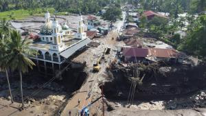 印尼发生洪水和山体滑坡