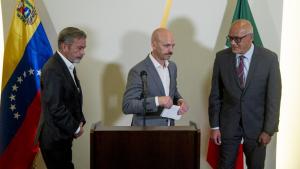 Negociaciones entre el gobierno venezolano y la oposición, y más noticias…