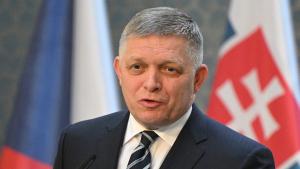 Slowakiýanyň premýer ministriniň saglyk ýagdaýy tankydy bolmagynda galýar