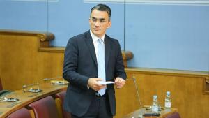Skupština Crne Gore zbog stavova o Srebrenici razriješila dužnosti ministra Leposavića
