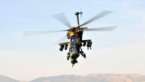 Хеликоптерите АТАК унищожават позициите на терористите...