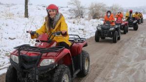 Los turistas disfrutan de la belleza fabulosa de Capadocia