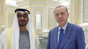 O Presidente Erdogan e o Presidente dos Emirados Árabes Unidos, Al Nahyan, deram um passeio pelas ruas de Abu Dhabi com o Togg, o automóvel nacional da Türkiye