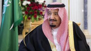 د سعودي عربستان پاچا ملک سلمان بن عبدالعزیز لوړې درجې تبې له امله د تداوۍ لاندې دی.