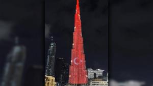 برج خلیفه دوبی به رنگ بیرق تورکیه درآمد