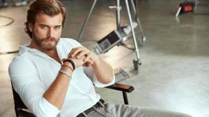 Kıvanç Tatlıtuğ es actor invitado de la teleserie "Into The Night" de Netflix