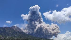 انڈونیشیا، آتش فشاں پھٹنے کے بعد کی تباہ کاریوں میں اموات میں اضافہ