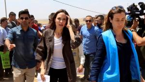 Jolie a vizitat tabăra de refugiați de la Domiz