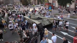 Rus tanklary Kiýewde sergilenýär