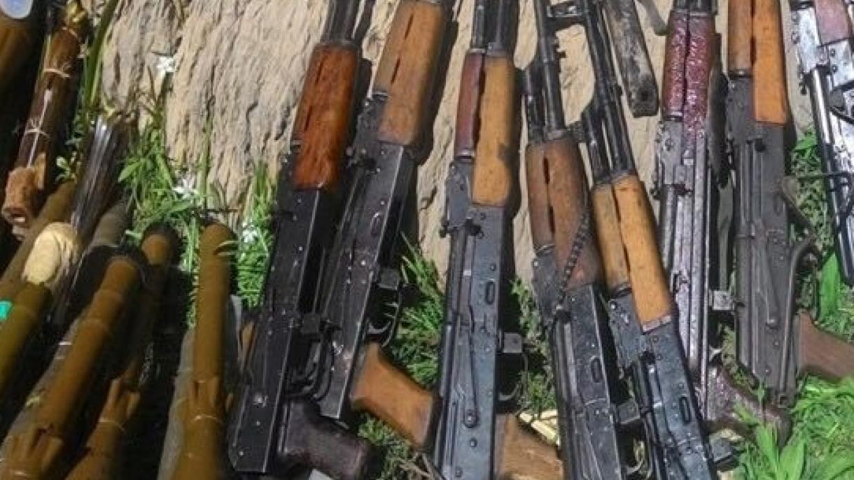 کشف و صبط مقادیر زیادی اسلحه و مهمات نظامی متعلق به تروریستها در شرناک