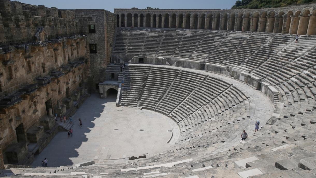 A e dini se teatri antik Aspendos që ndodhet në Antalie është teatri antik më i ruajtur në botë?