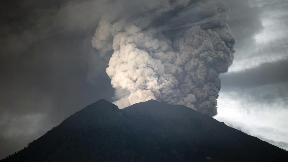 Ινδονησία ακυρώσεις πτήσεων και αναστάτωση από το ηφαίστειο Αγκούνγκ