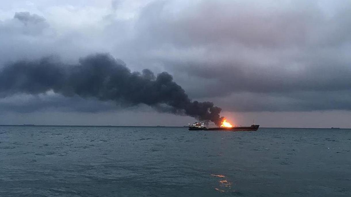 刻赤海峡两艘轮船起火 已造成11名船员死亡