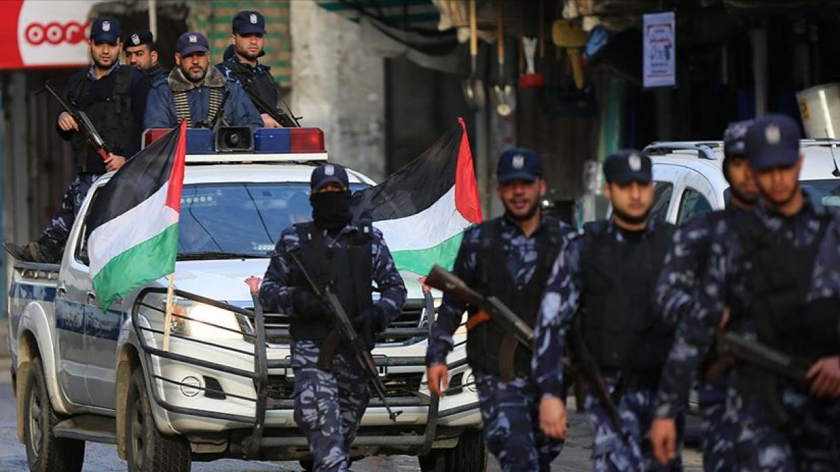 加沙举行阅兵式抗议“世纪协议”