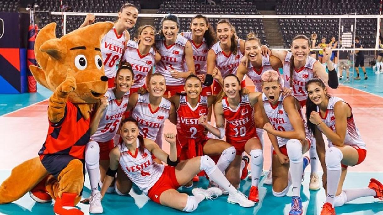 La nazionale turca di pallavolo femminile si è qualificata agli ottavi di finale