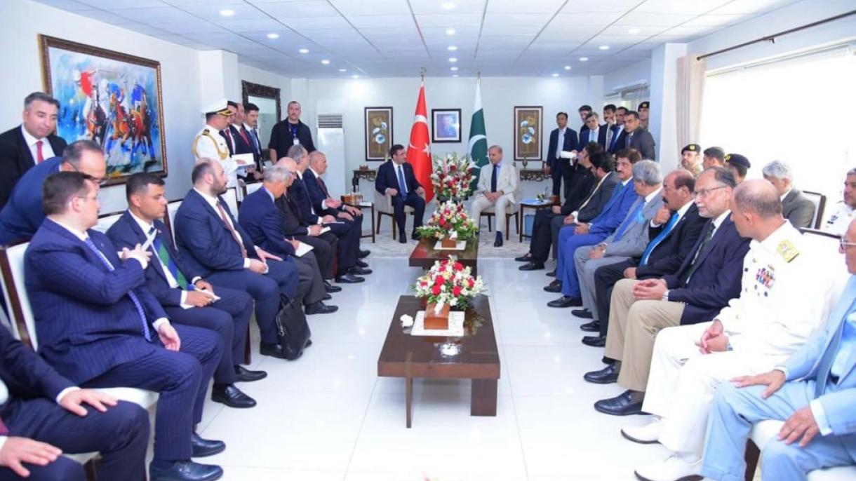 وزیرِاعظم شہباز شریف اورترک نائب صدرکی ملاقات، دوطرفہ تعاون کےفروغ کیلئے اقدامات جاری رکھنے پر اتفاق