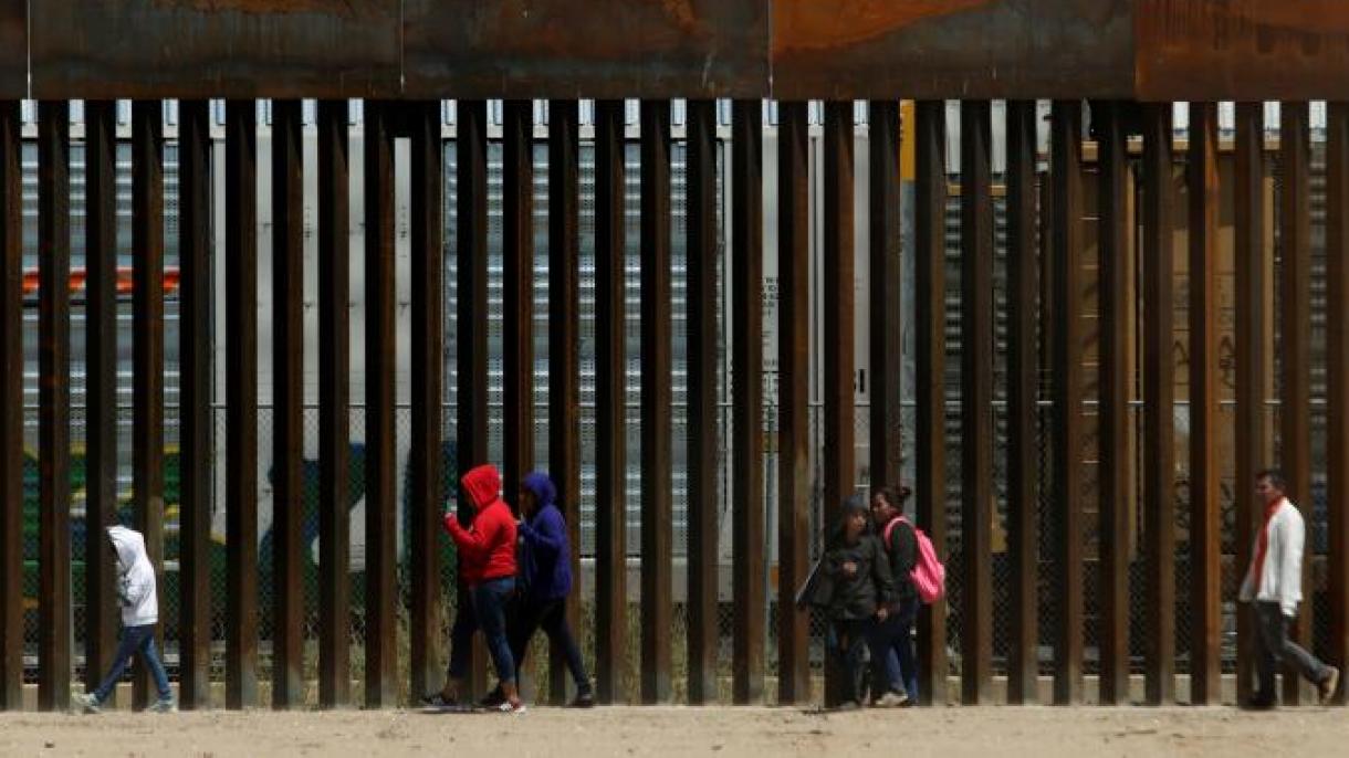 美国对美墨边境移民庇护申请做出新举措