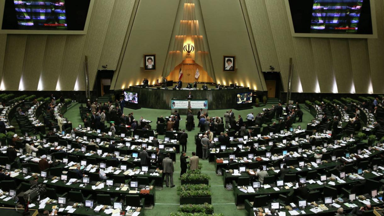 İran parlamentinə silahlı hücum