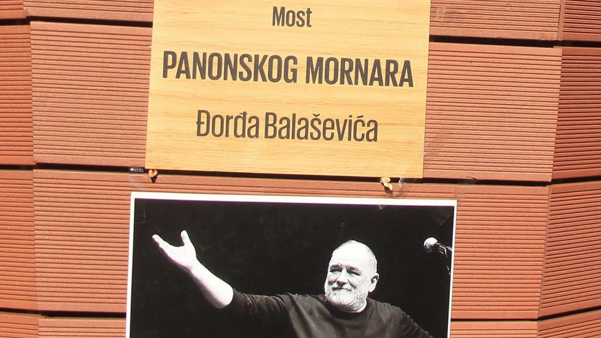 U Tuzli građani otkrili ploču s natpisom “Most Panonskog mornara - Đorđe Balašević“