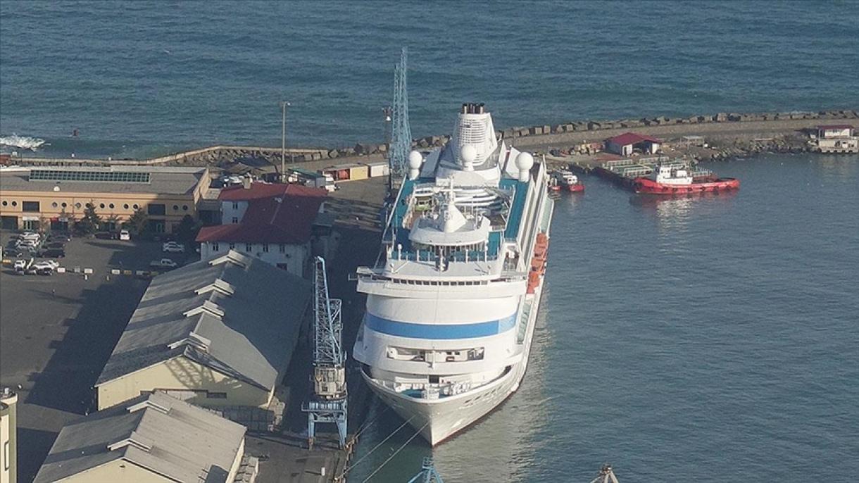 Круизния кораб „Астория Гранде“ акустира днес в Трабзон