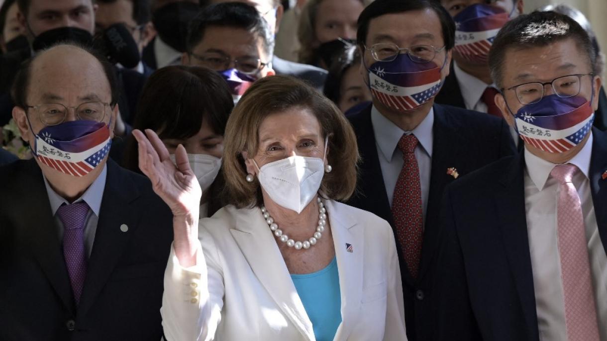 Nancy Pelosi llega a Taiwán, que declara estar complacido con su visita
