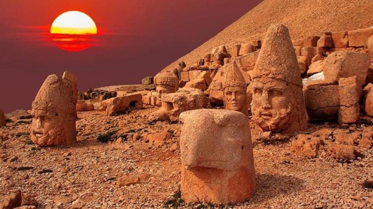 استقبال گسترده گردشگران از کوه نمرود در ترکیه