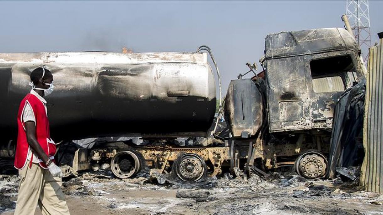 Al menos 50 muertos y 70 heridos al explotar un camión cisterna en Nigeria