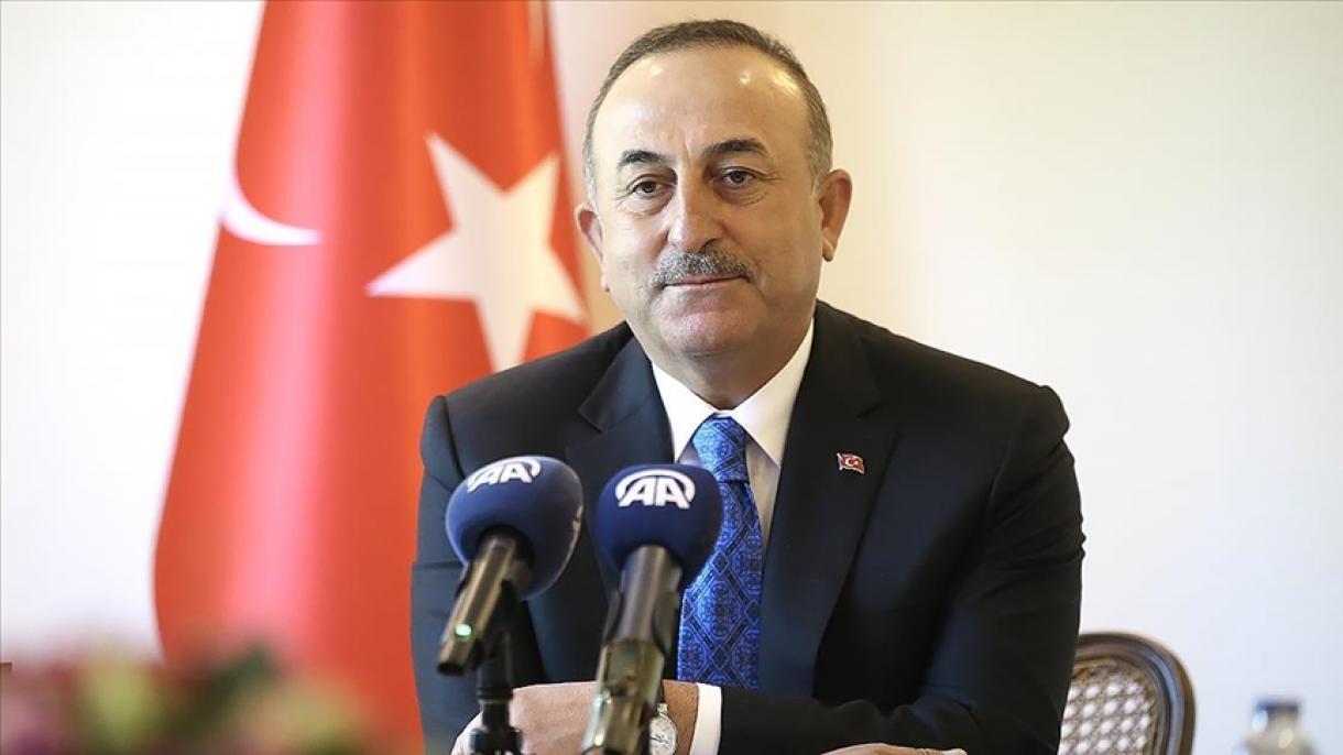 O chanceler Çavuşoğlu avalia a agenda de Chipre à Convenção de Montreux