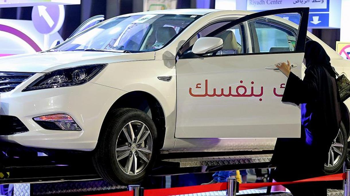 سەئۇدى ئەرەبىستاندا ئاياللار بۈگۈن ئاپتوموبىل ھەيدەپ يوللارغا چىقتى