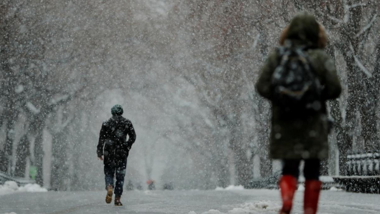Nueva tormenta de nieve paraliza la vida en el noreste de EEUU