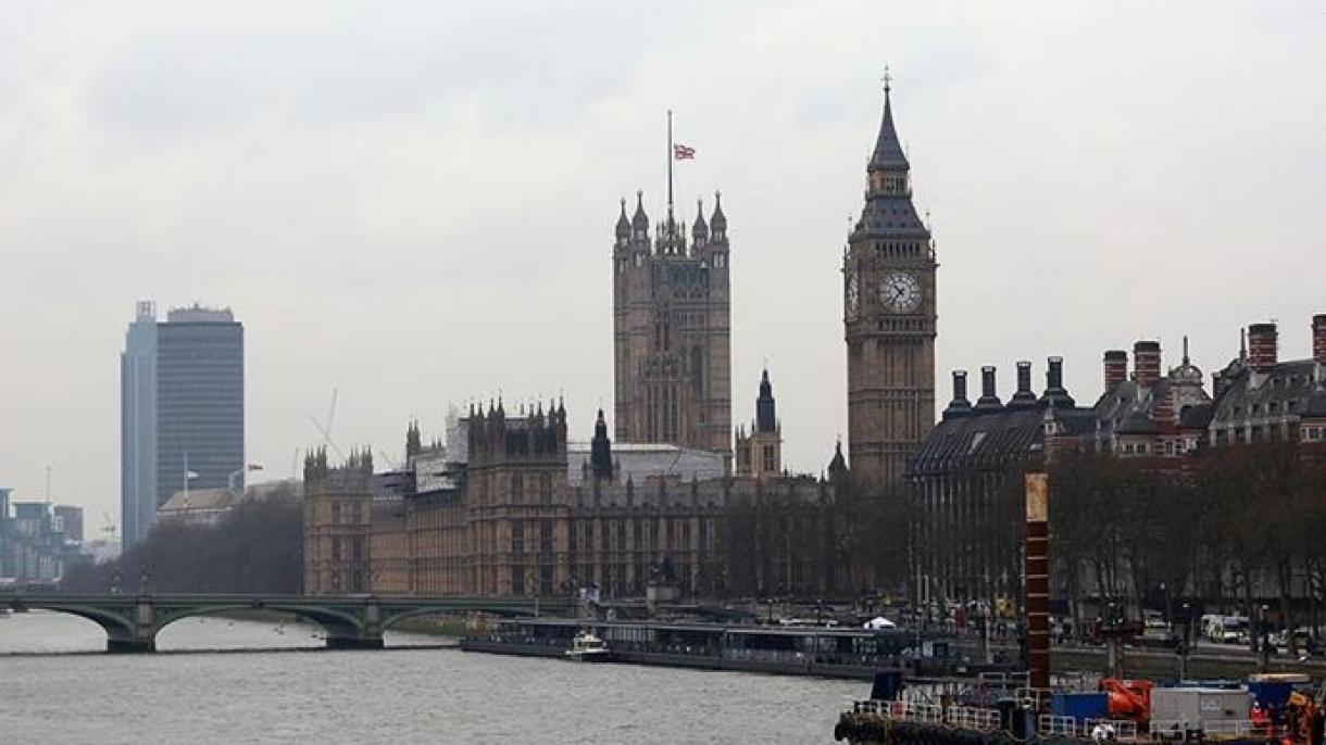 英国对叙利亚外长在内的6人实施制裁