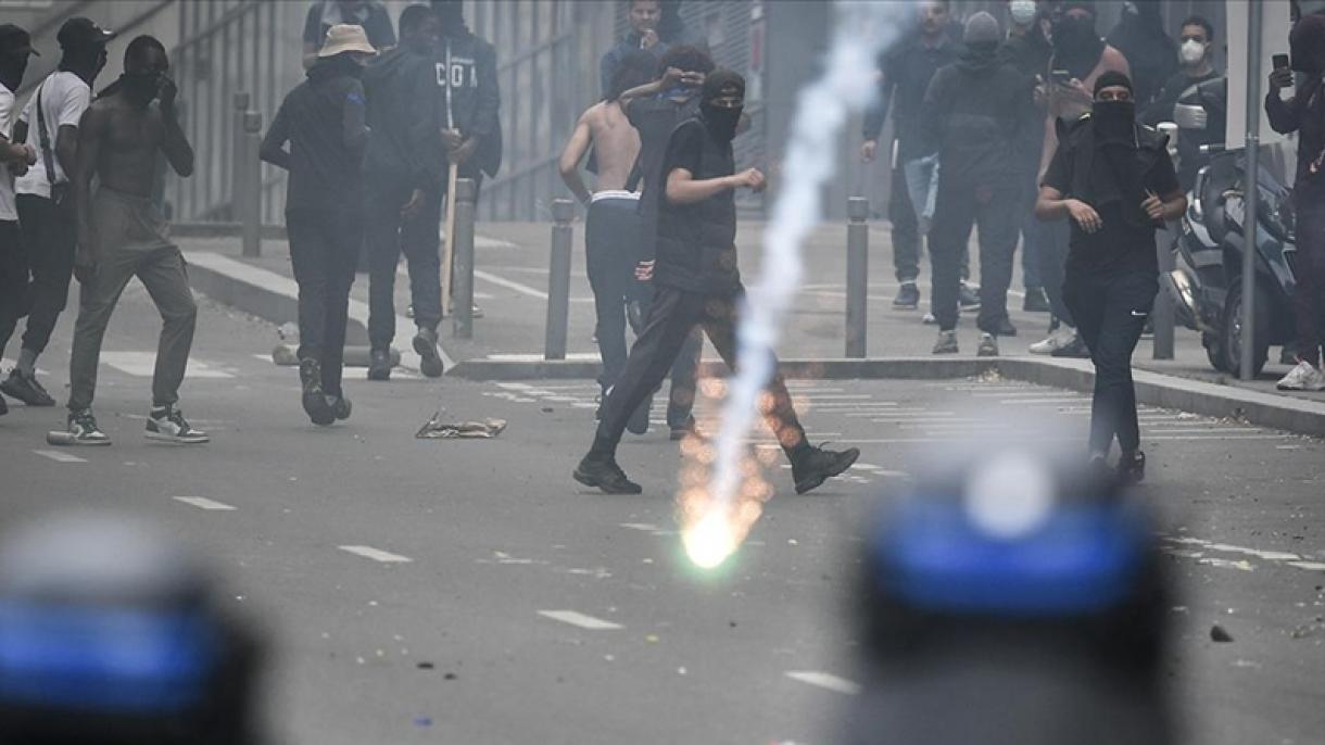 نماینده سوسیالیست مجلس فرانسه دولت امانوئل ماکرون را به "عدم اقدام" متهم کرد