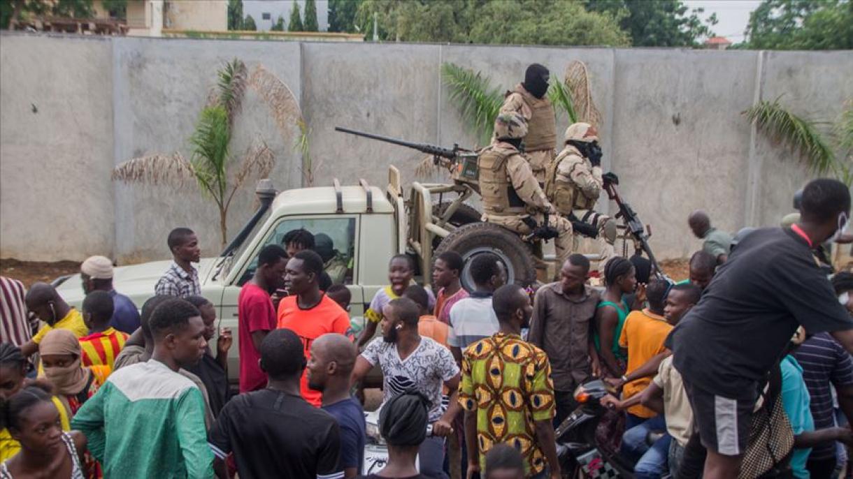 Mali – Presidenti Keita njofton dorëheqjen, puçistët zotohen për zgjedhje “të besueshme”