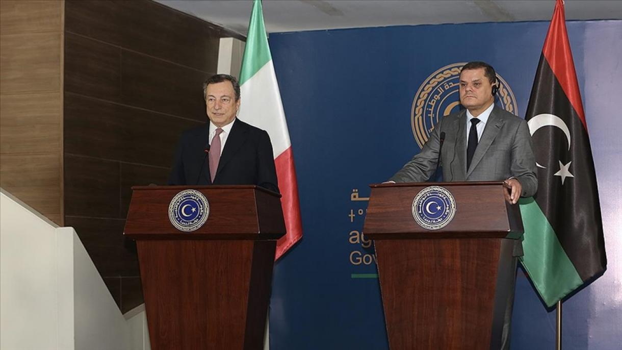 O primeiro-ministro italiano faz sua primeira visita ao exterior à Líbia