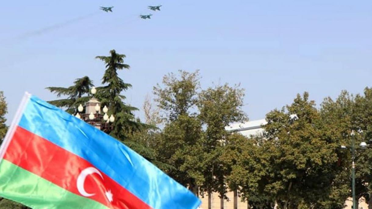 Los aviones turcos F-16 sobrevuelan la ciudad azerbaiyana de Ganja