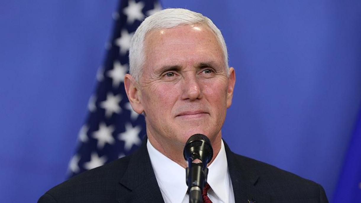 Mike Pence usò una email privata quando era governatore dell'Indiana