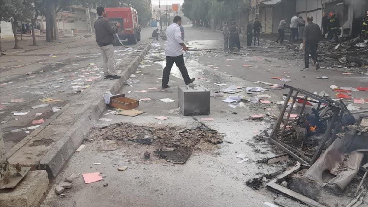 مردم مهاباد، ساختمان‌های دولتی مانند فرمانداری و شهرداری را محاصره کردند