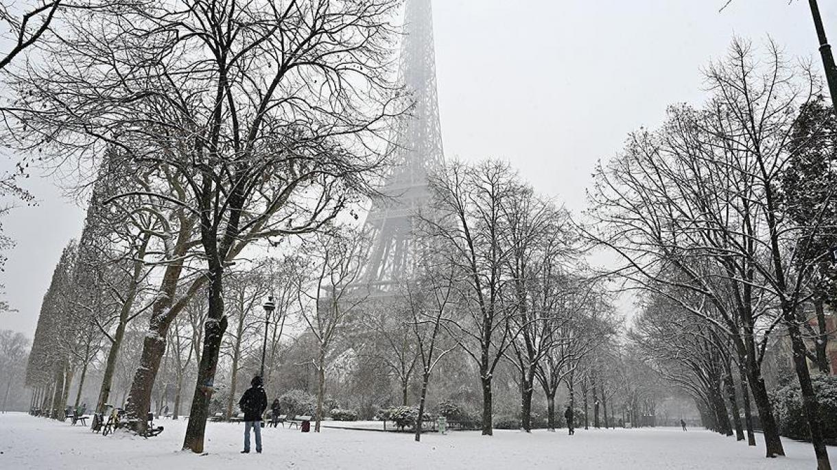 La Torre Eiffel fue cerrada a visitantes