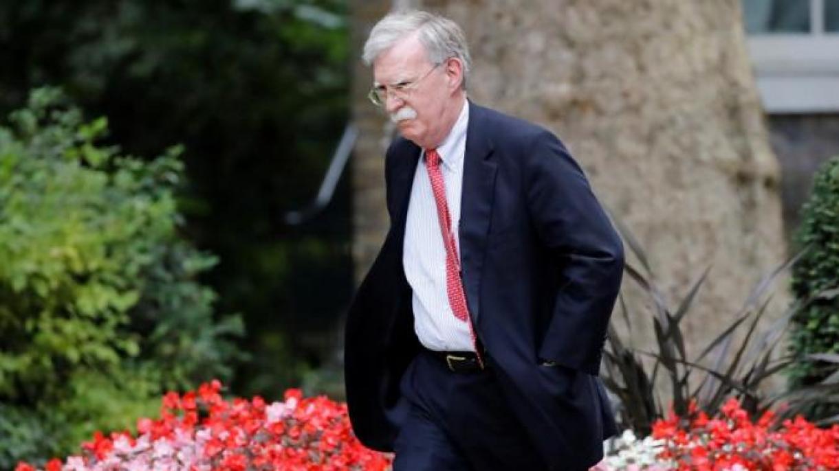 Trump dispensa John Bolton, assessor de Segurança Nacional