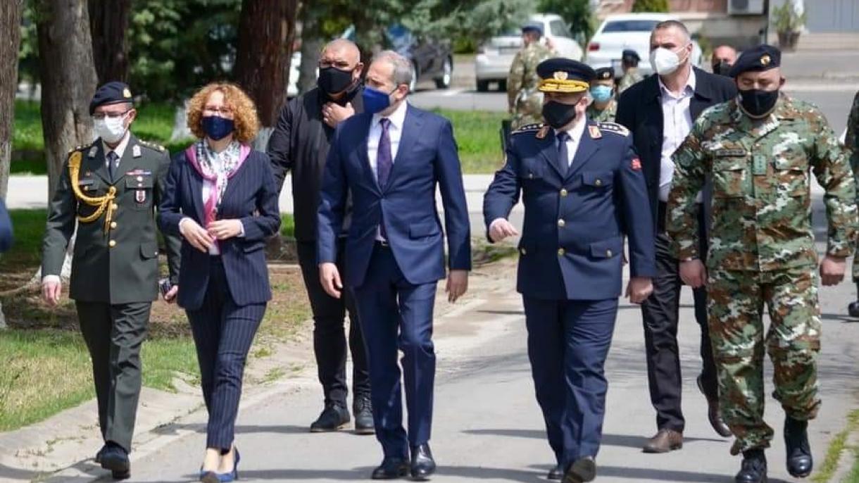 Türkiye Kuzey Makedonya Ordusuna Üniforma Bağışı4.jpg