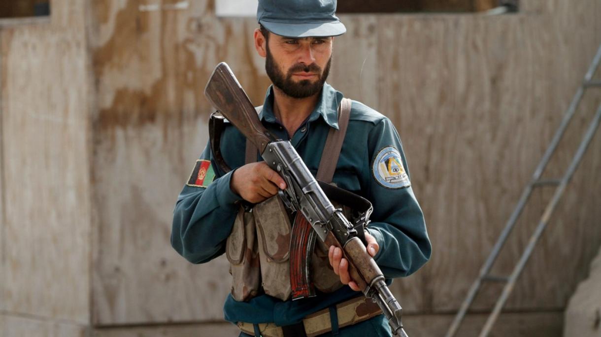 طالبانو  په غزني  د افغان  پولیسو په امنیتي پوستې برید وکړ.